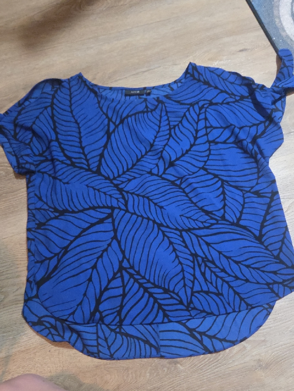 Apt. 9 Royal Blue & Black Leaf-Print Short Sleeve Top